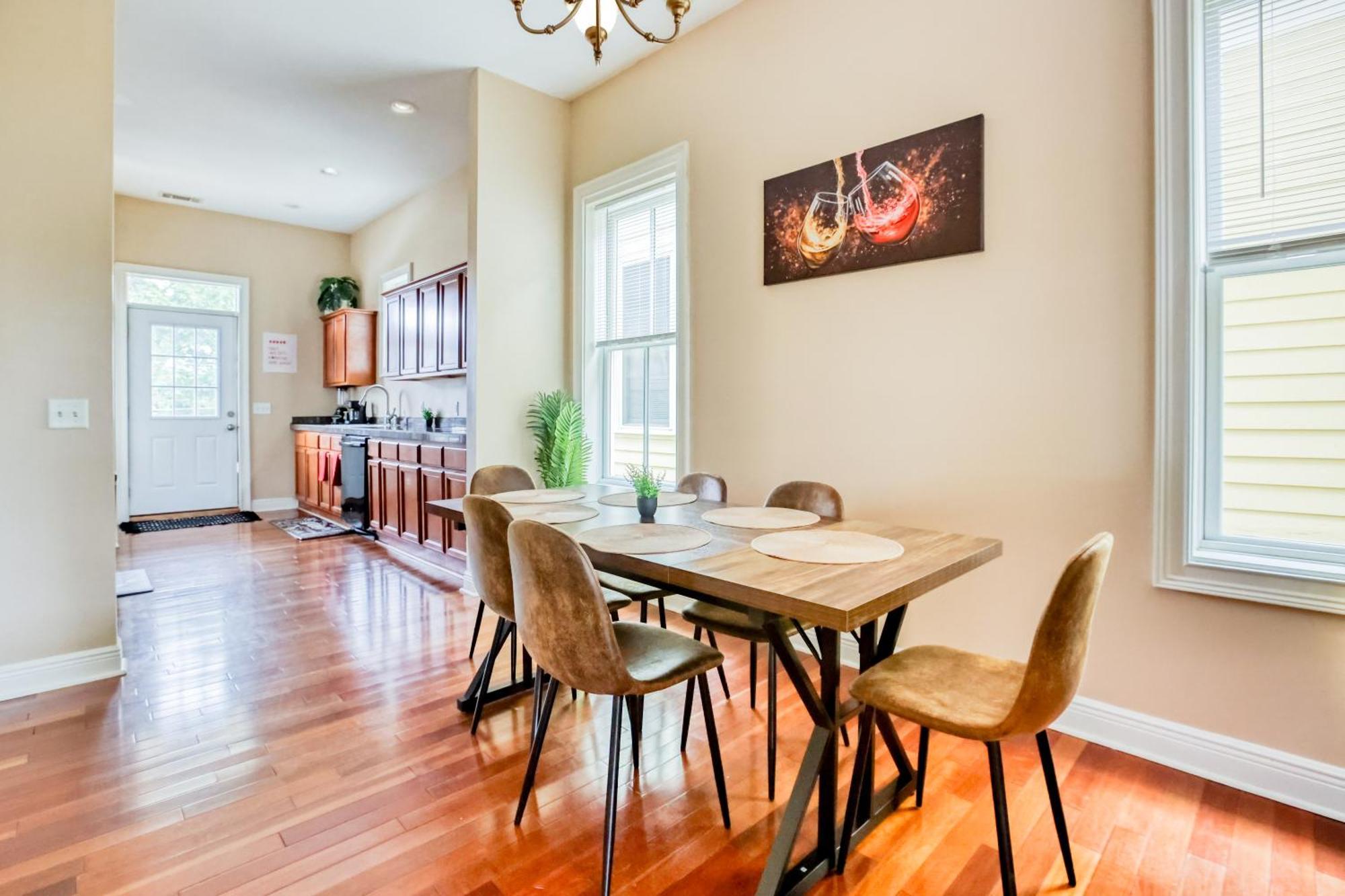 5 Min To Starland, Dt, Forsyth & River St - 2 Balcony Savannah