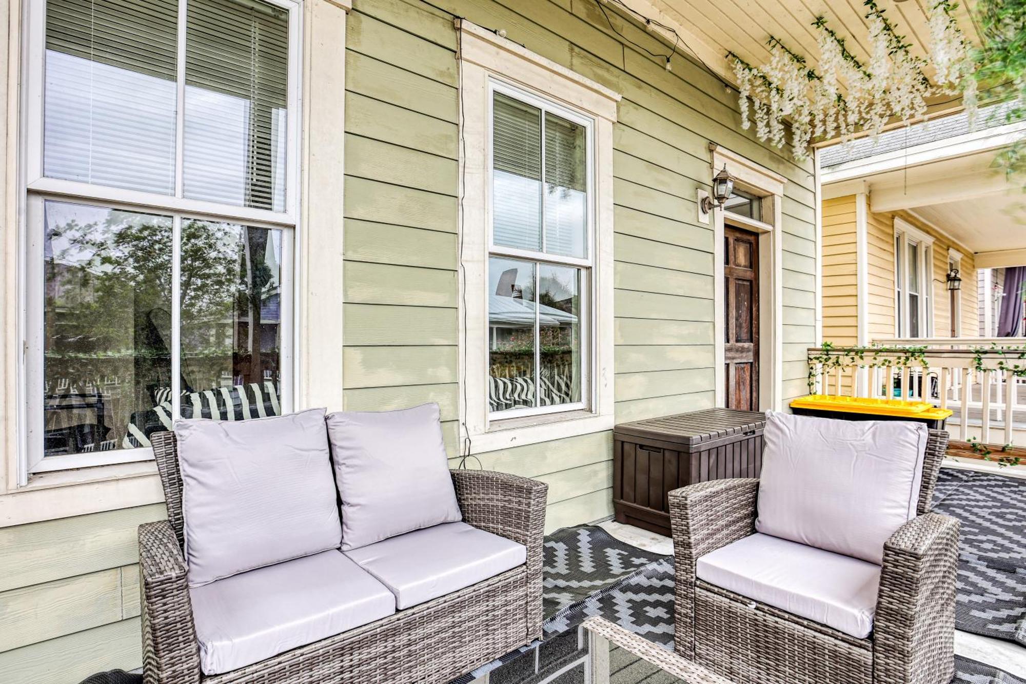 5 Min To Starland, Dt, Forsyth & River St - 2 Balcony Holiday home Savannah
