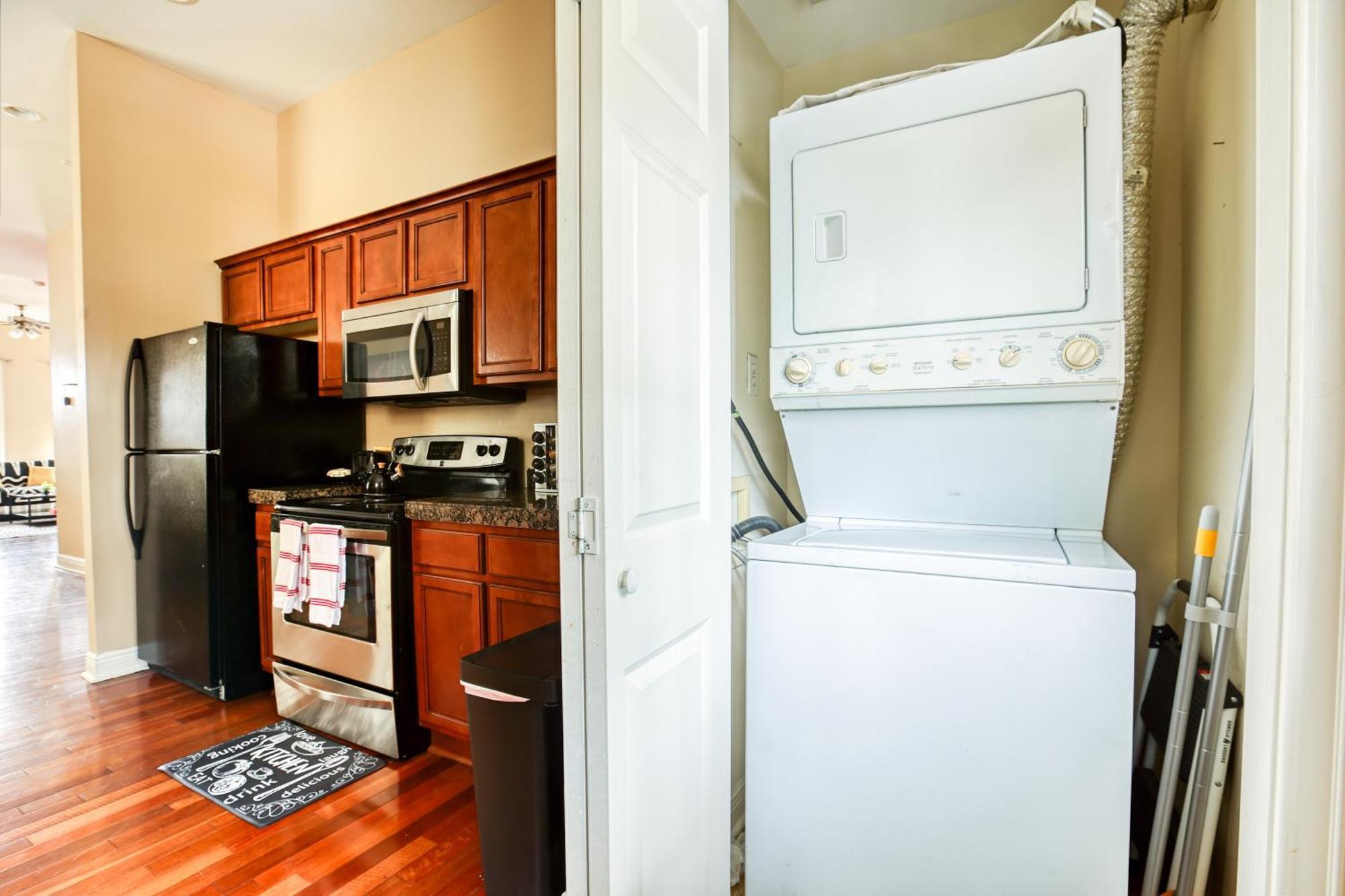 Holiday home 5 Min To Starland, Dt, Forsyth & River St - 2 Balcony Savannah